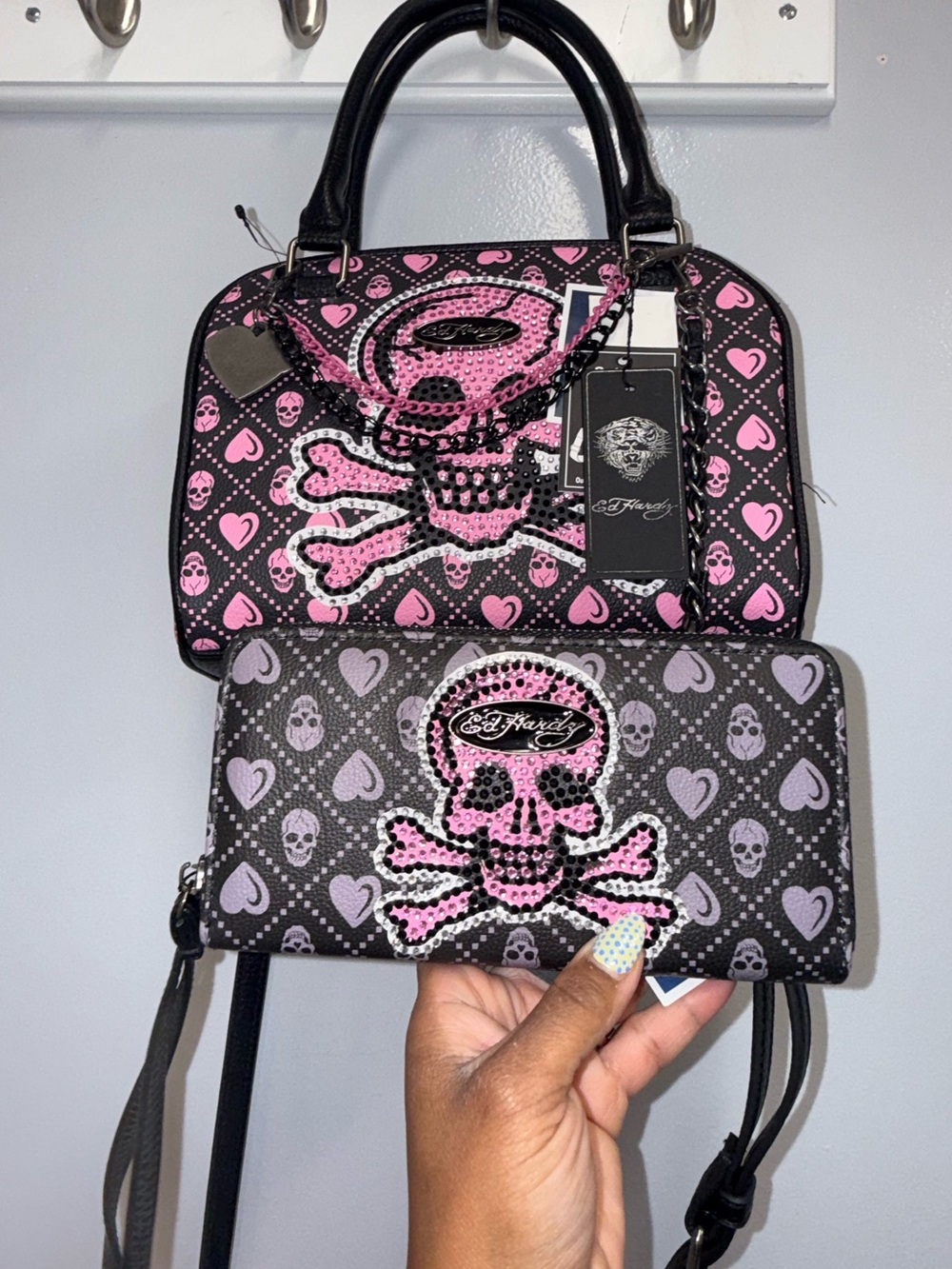 Ed Hardy Black & Pink Skull Satchel with Chain & Studded with matching wallet - Picture 13 of 14